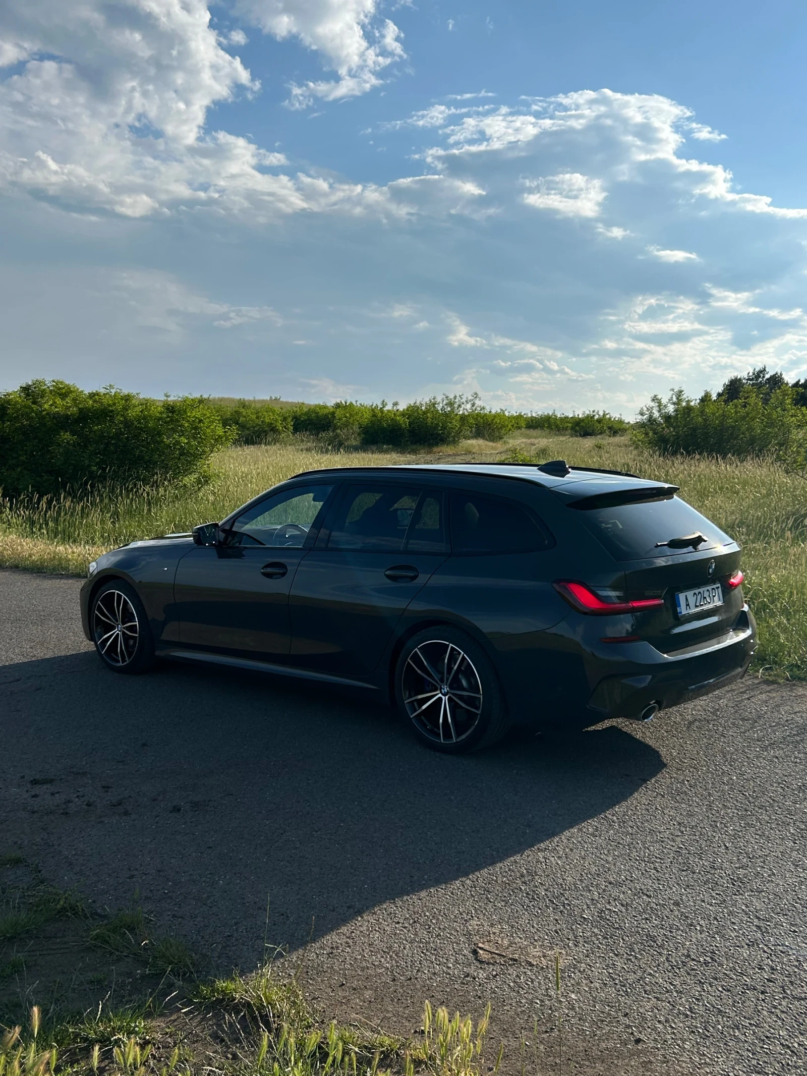 BMW 320 Xdrive Touring M-pack, снимка 3 - Автомобили и джипове - 55015792