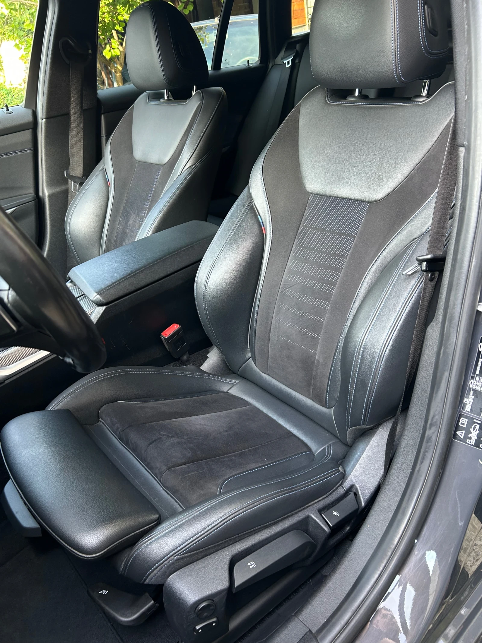 BMW 320 Xdrive Touring M-pack, снимка 11 - Автомобили и джипове - 55015792