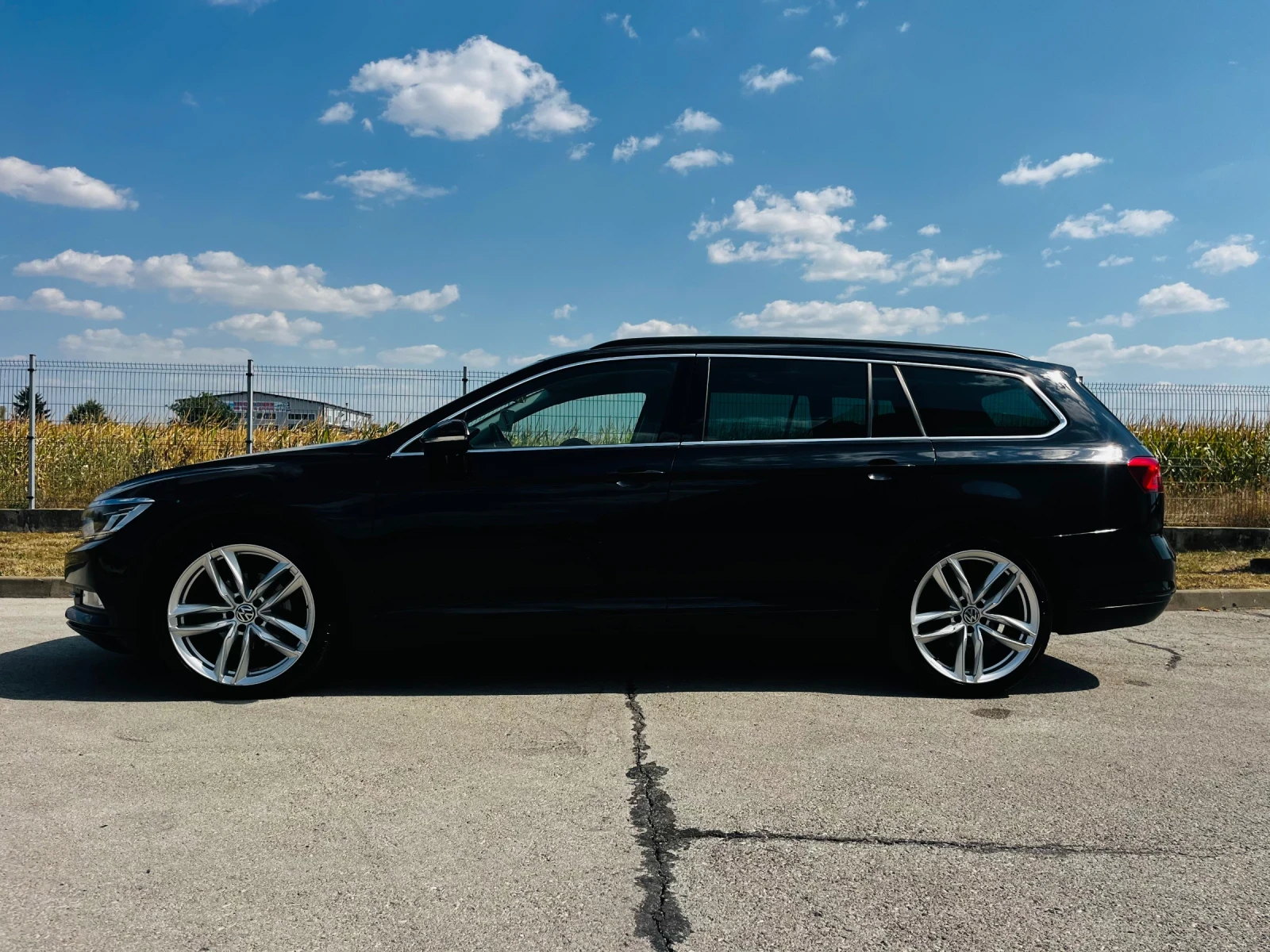 VW Passat 2, 0TDI-DSG/LED/DIGITAL/GARPLAY/КАМЕРА/ПОДГРЕВ/ТОП, снимка 4 - Автомобили и джипове - 55629920