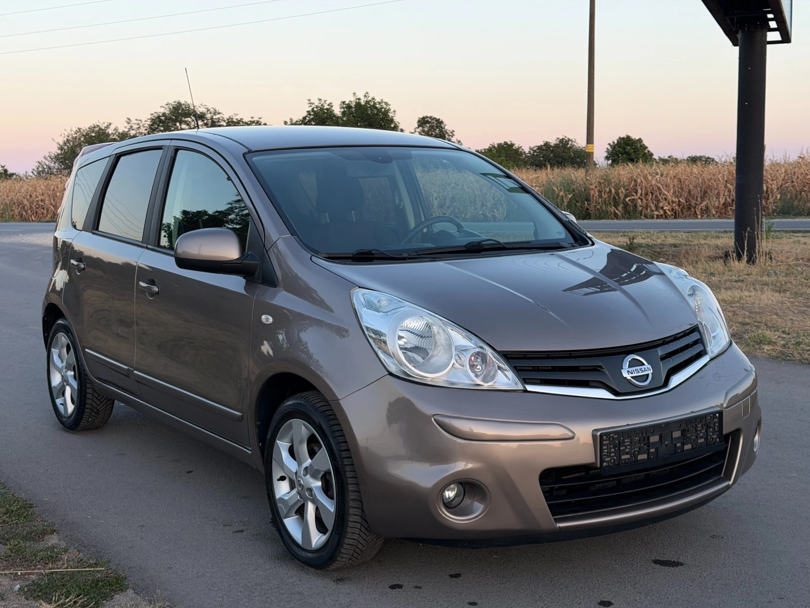 Nissan Note 1.6 Бензин, Facelift, снимка 3 - Автомобили и джипове - 56025118