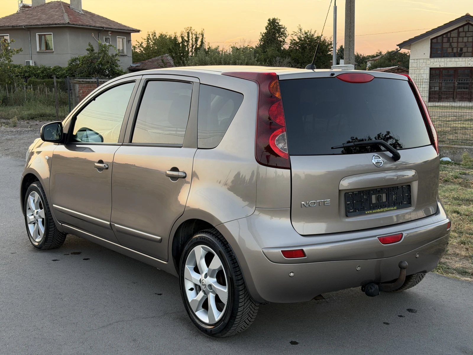 Nissan Note 1.6 Бензин, Facelift, снимка 5 - Автомобили и джипове - 56025118