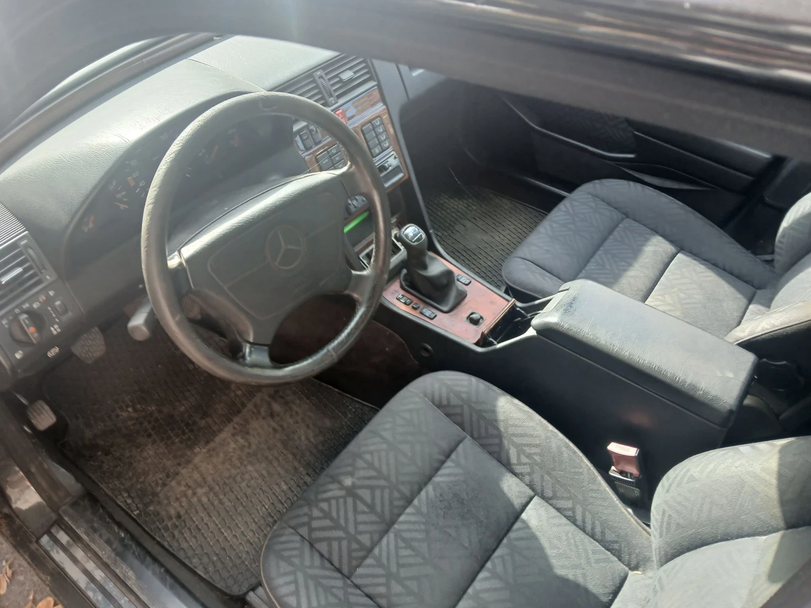 Mercedes-Benz C 200, снимка 4 - Автомобили и джипове - 56251045