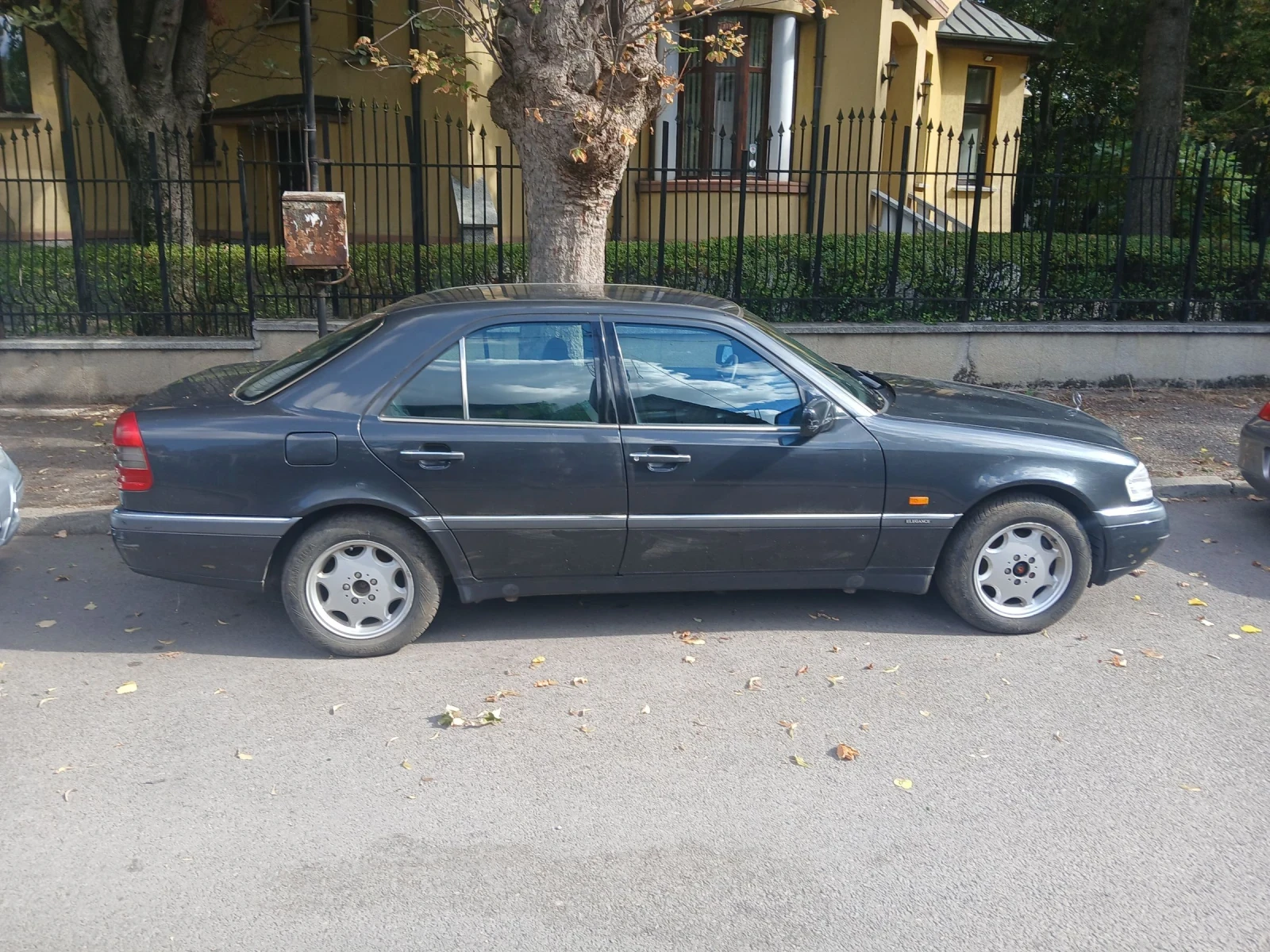 Mercedes-Benz C 200, снимка 2 - Автомобили и джипове - 56251045