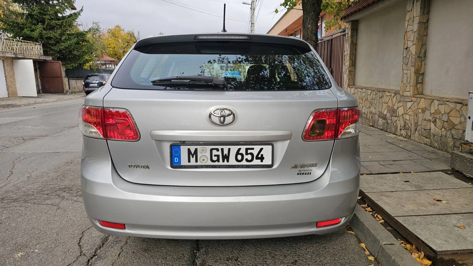 Toyota Avensis 1.8, снимка 4 - Автомобили и джипове - 56751035
