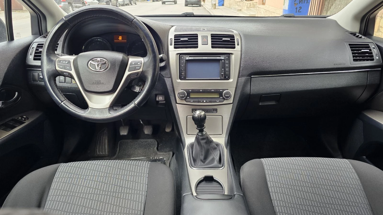 Toyota Avensis 1.8, снимка 11 - Автомобили и джипове - 56751035