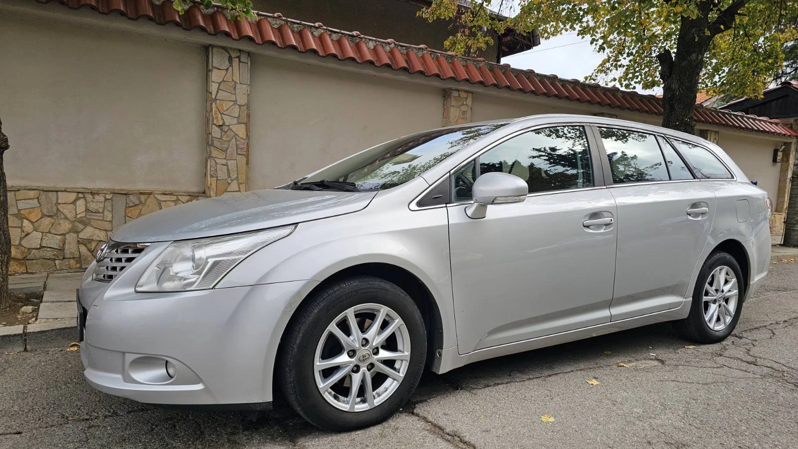 Toyota Avensis 1.8, снимка 2 - Автомобили и джипове - 56751035