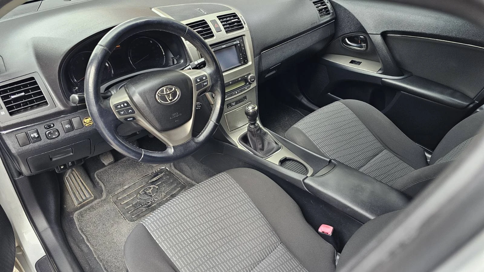 Toyota Avensis 1.8, снимка 8 - Автомобили и джипове - 56751035