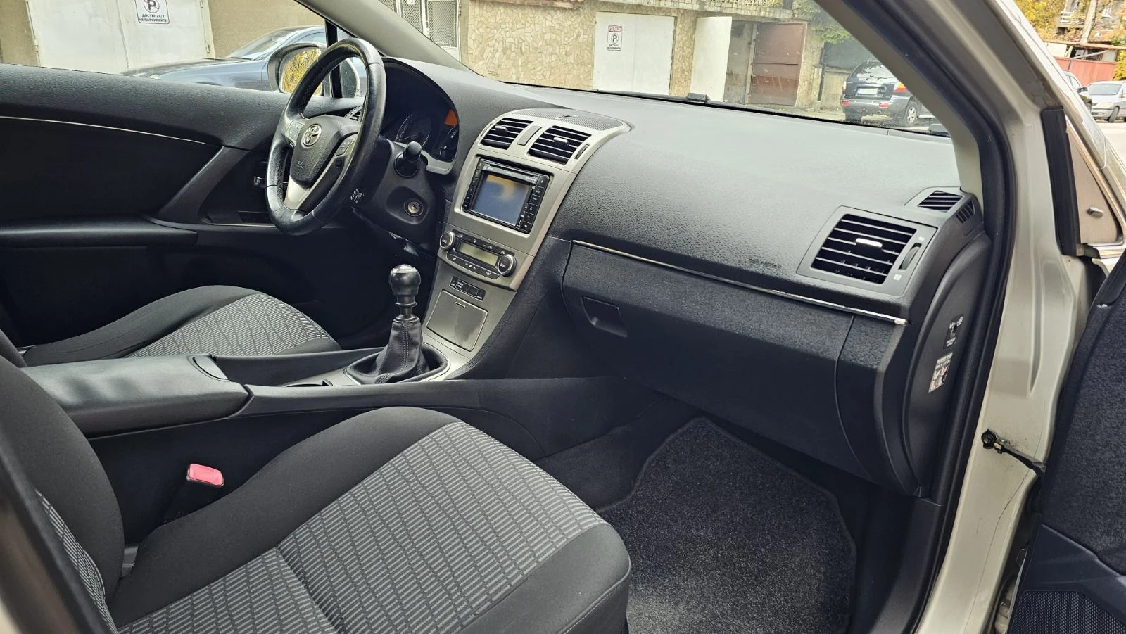 Toyota Avensis 1.8, снимка 12 - Автомобили и джипове - 56751035