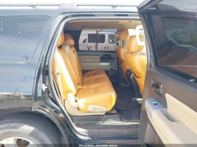 Toyota Sequoia Sr5 5.7L V8, снимка 8