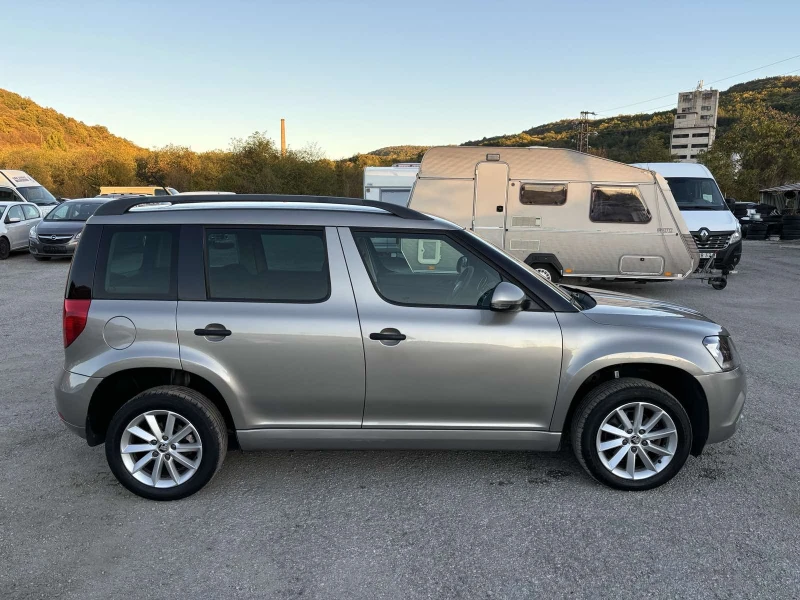 Skoda Yeti 1.6 TDI КАТО НОВА, снимка 2 - Автомобили и джипове - 47765697