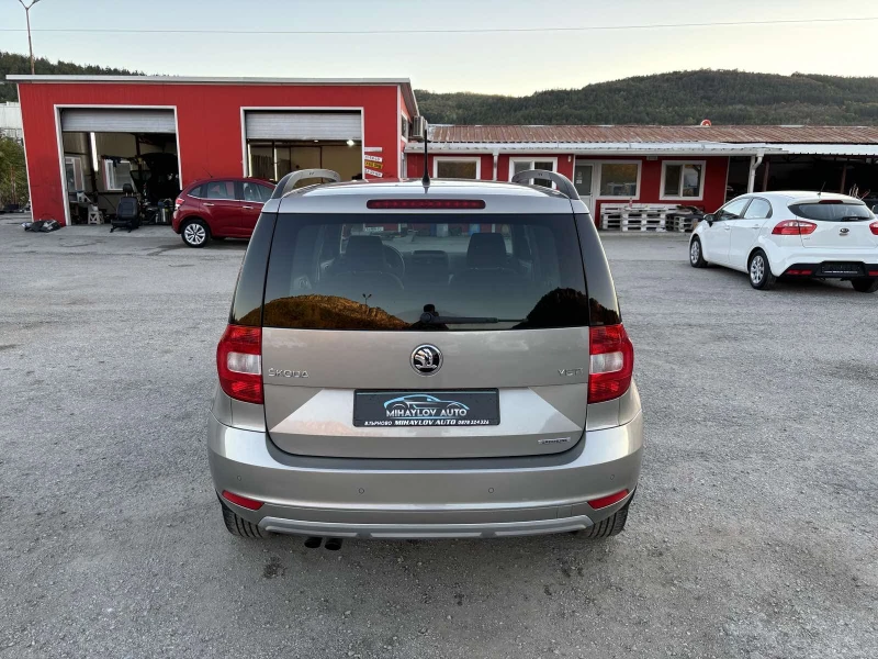 Skoda Yeti 1.6 TDI КАТО НОВА, снимка 4 - Автомобили и джипове - 47765697