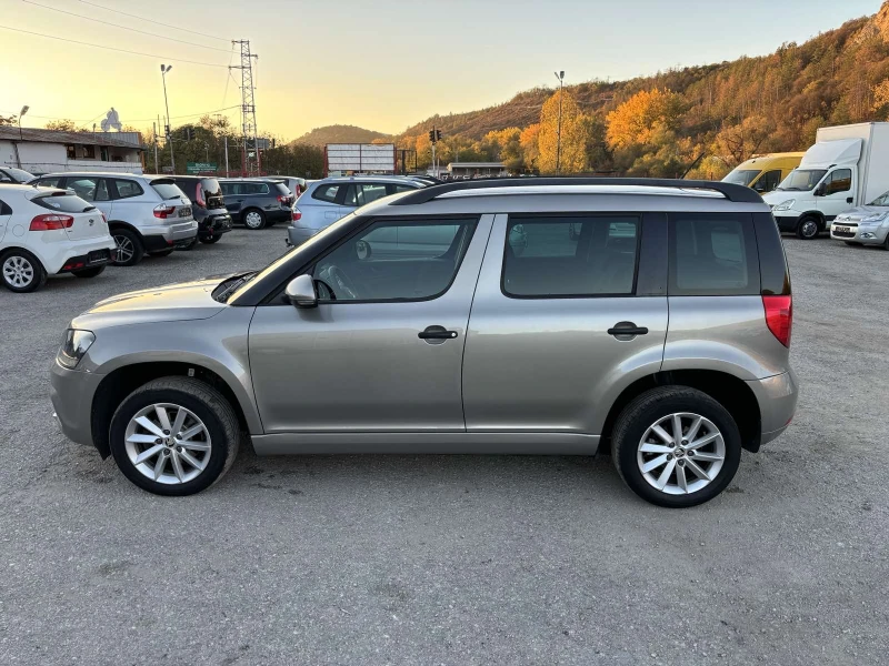 Skoda Yeti 1.6 TDI КАТО НОВА, снимка 6 - Автомобили и джипове - 47765697