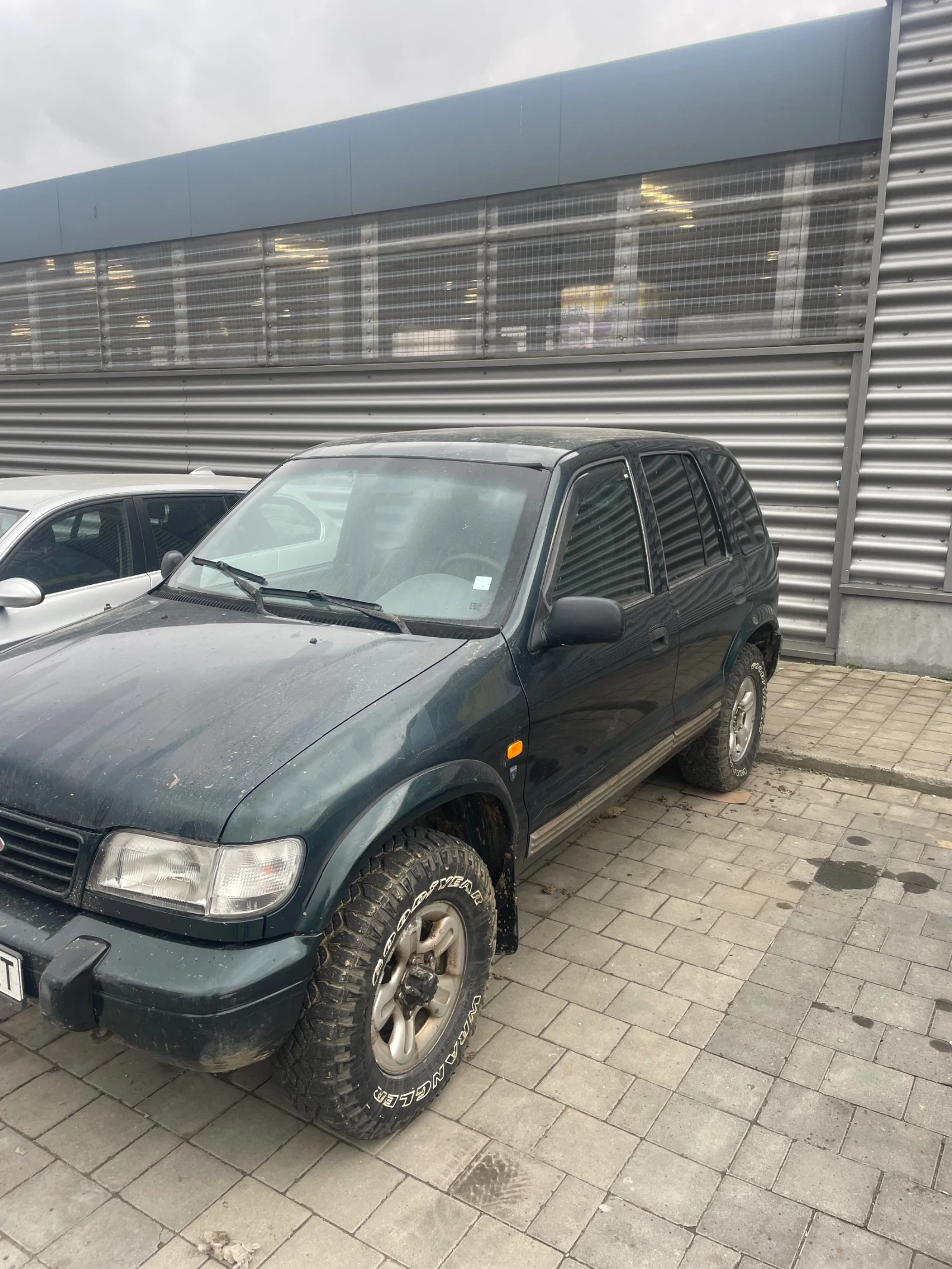 Kia Sportage 2.0 4x4, снимка 2 - Автомобили и джипове - 53889756