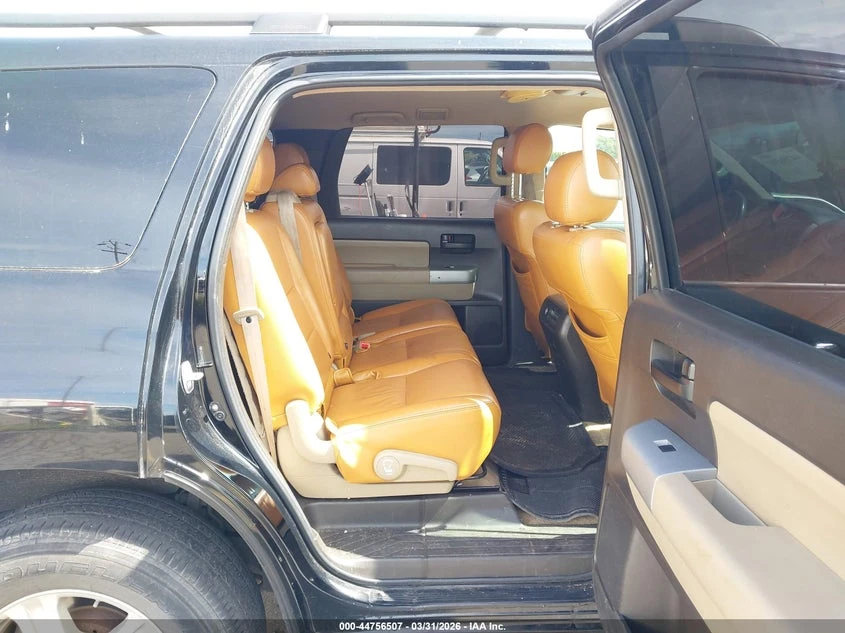 Toyota Sequoia Sr5 5.7L V8, снимка 8 - Автомобили и джипове - 54248852