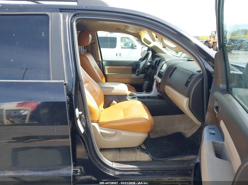 Toyota Sequoia Sr5 5.7L V8, снимка 5 - Автомобили и джипове - 54248852