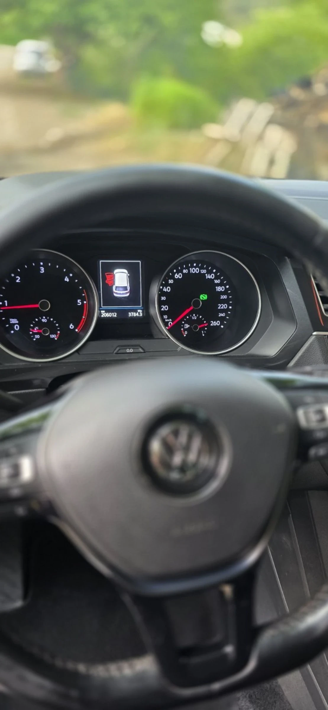 VW Tiguan, снимка 2 - Автомобили и джипове - 55535363