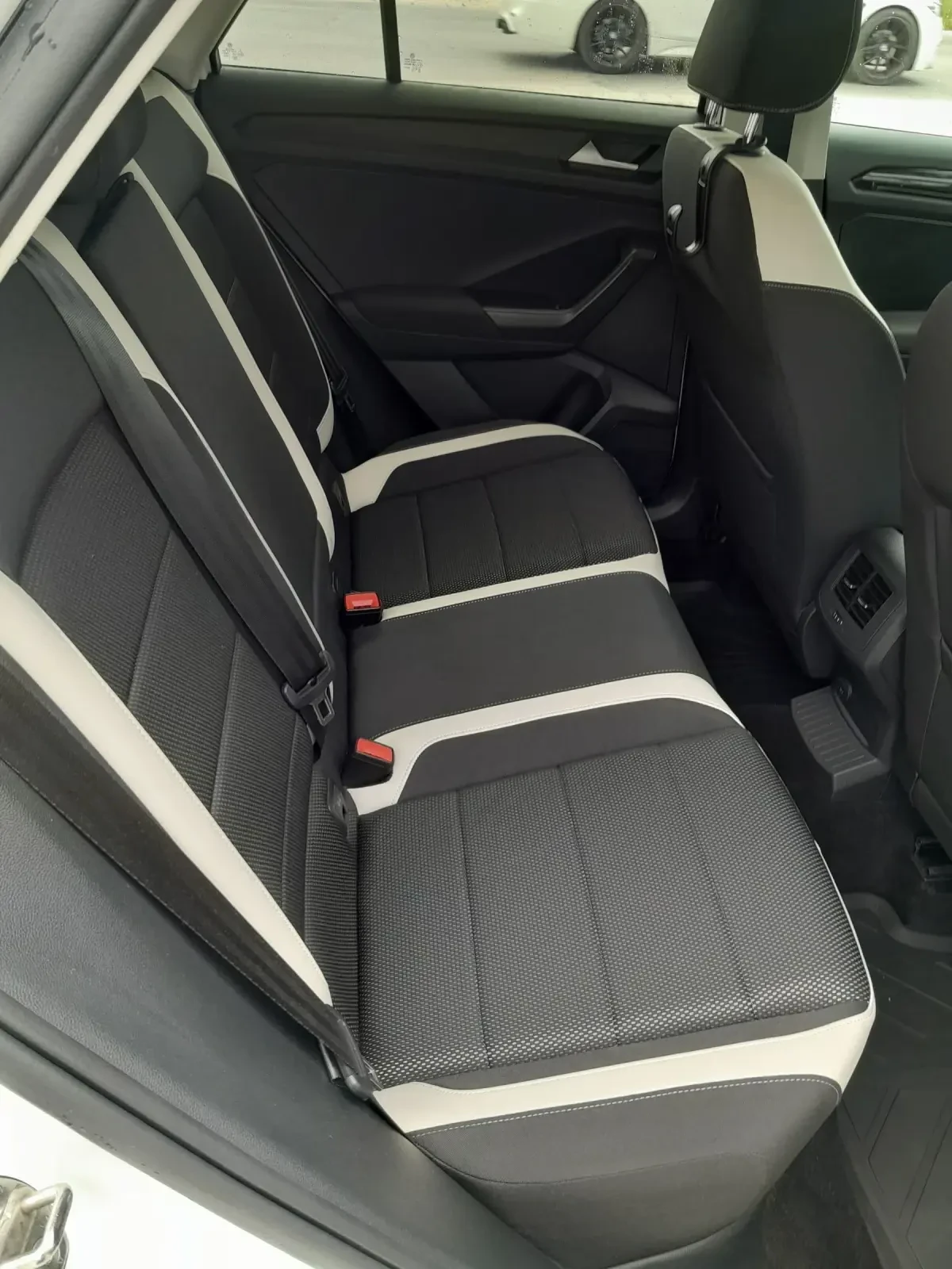 VW T-Roc 2.0, снимка 7 - Автомобили и джипове - 55655581