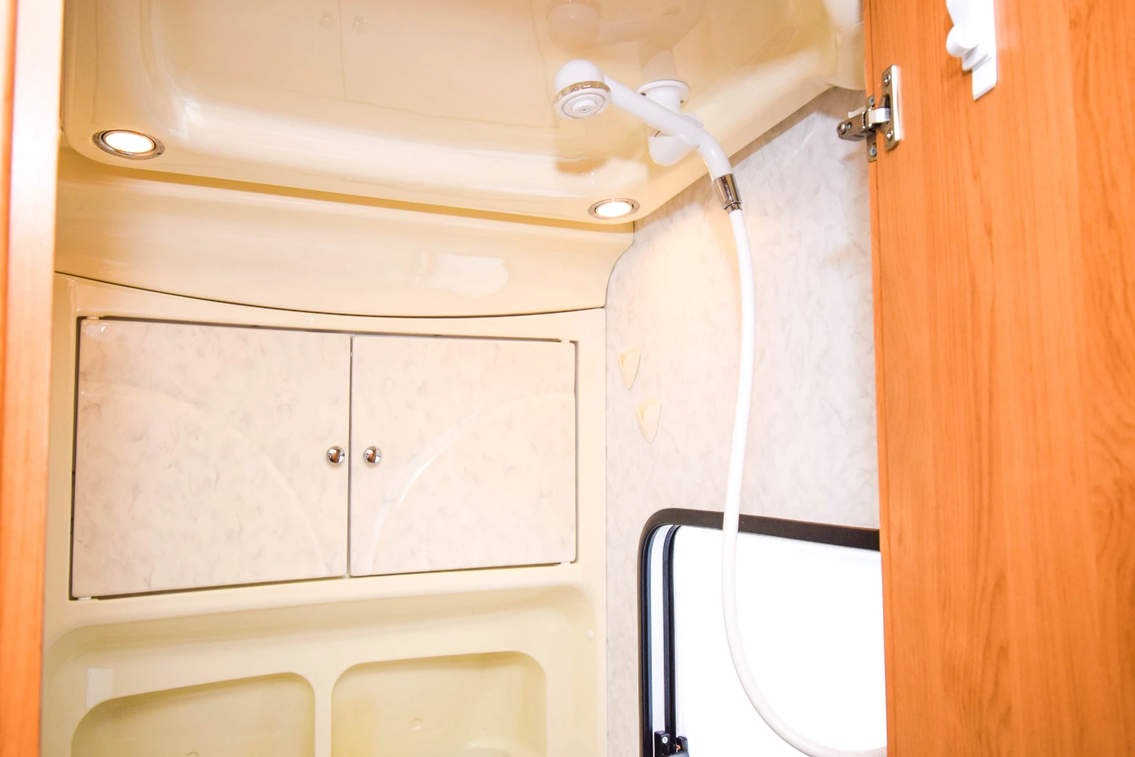 Каравана Hobby EXCELLENT EASY 540 !!!УНИКАТ!!!, снимка 16 - Каравани и кемпери - 53740618