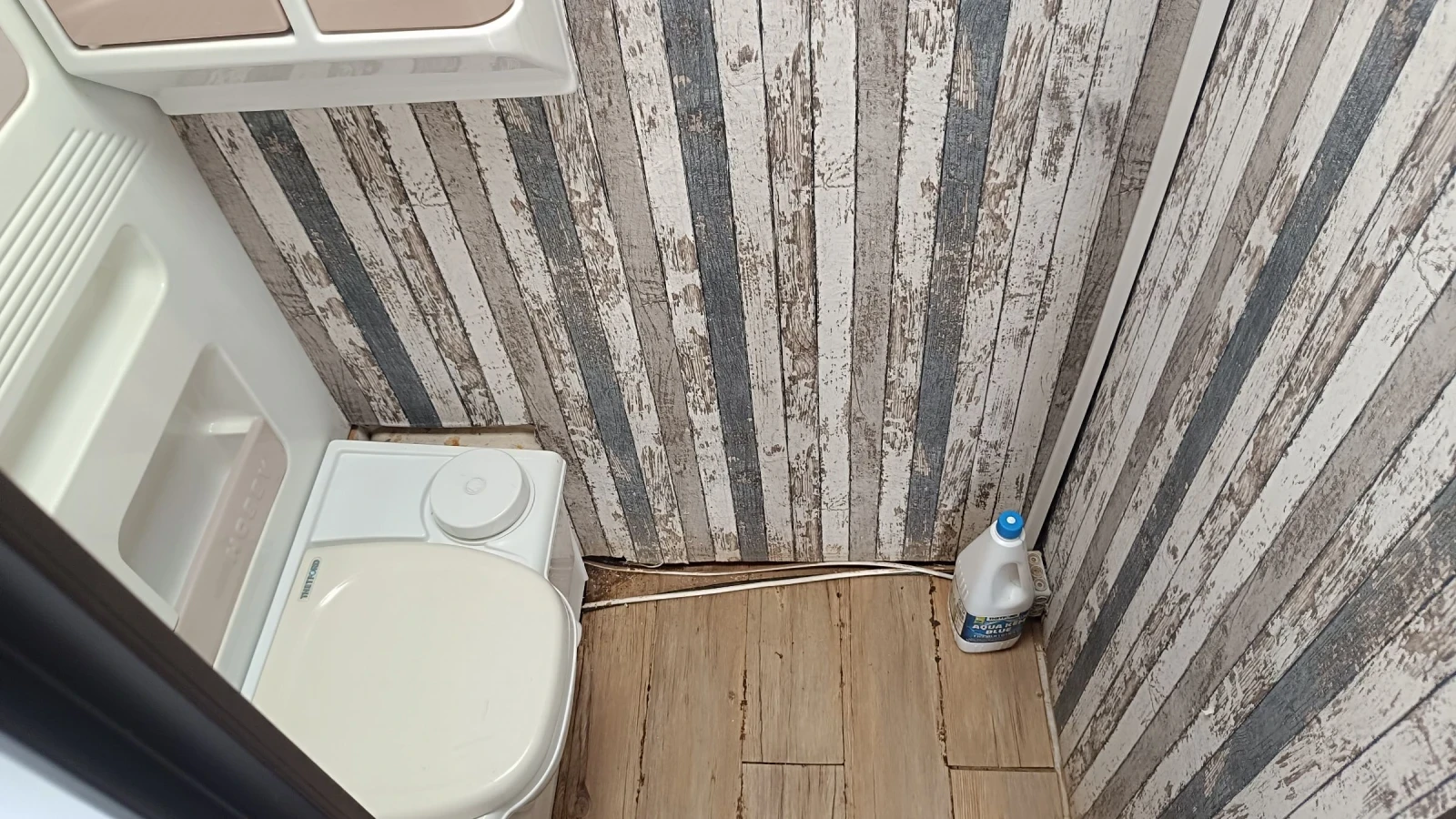 Каравана Hobby Panorama 520, снимка 8 - Каравани и кемпери - 54056089