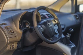 Toyota Auris 1.3 VVTI, снимка 11