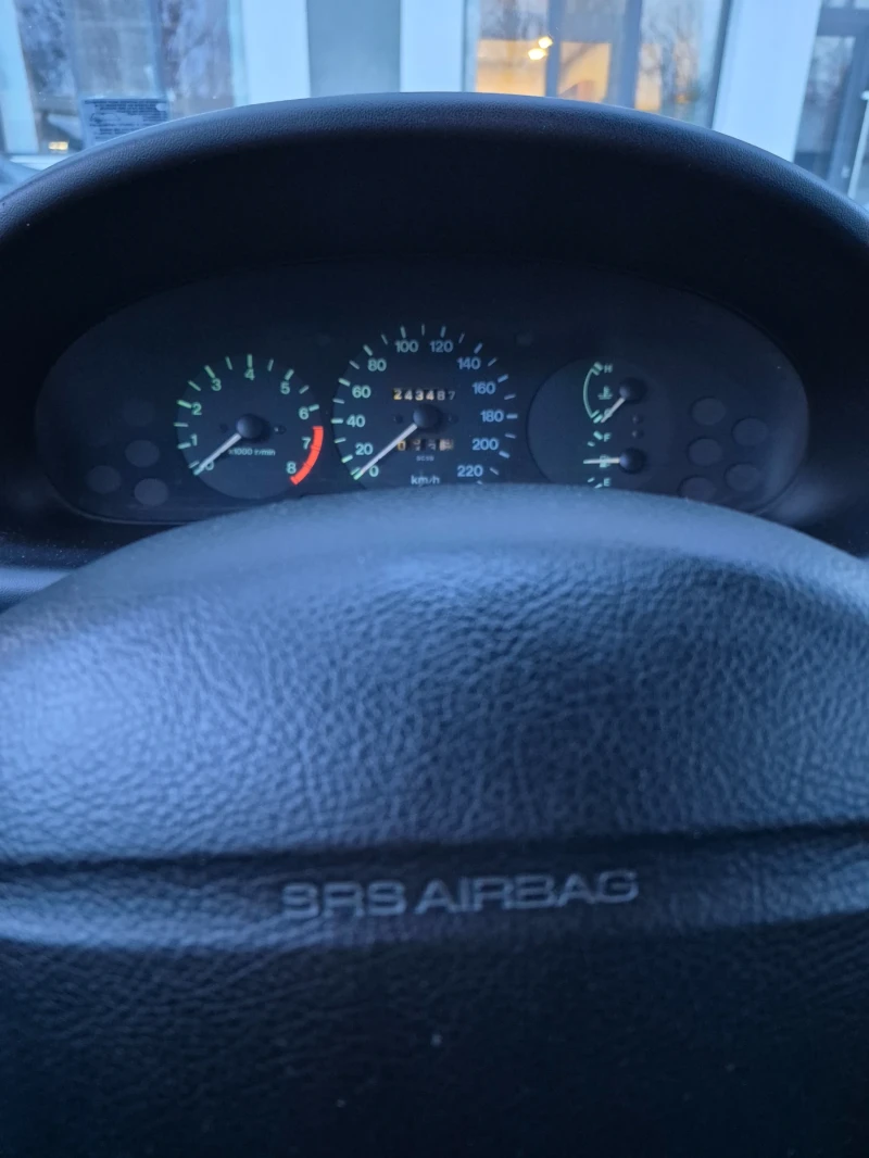 Mazda 323 323 BA C - 1.3 16V, снимка 8 - Автомобили и джипове - 48359322