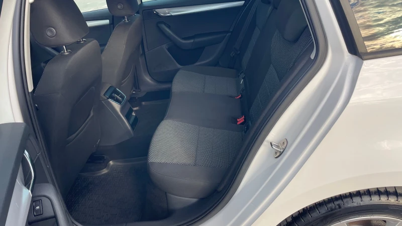 Skoda Octavia 2.0tdi- 4x4- 184kc. Швейцария, снимка 14 - Автомобили и джипове - 48527393