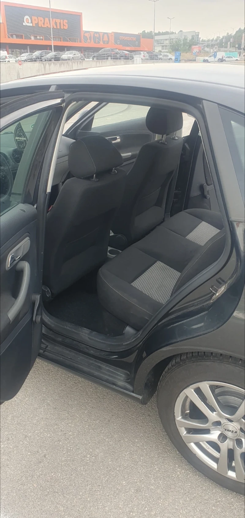 Seat Ibiza 1.4, снимка 12 - Автомобили и джипове - 52891409