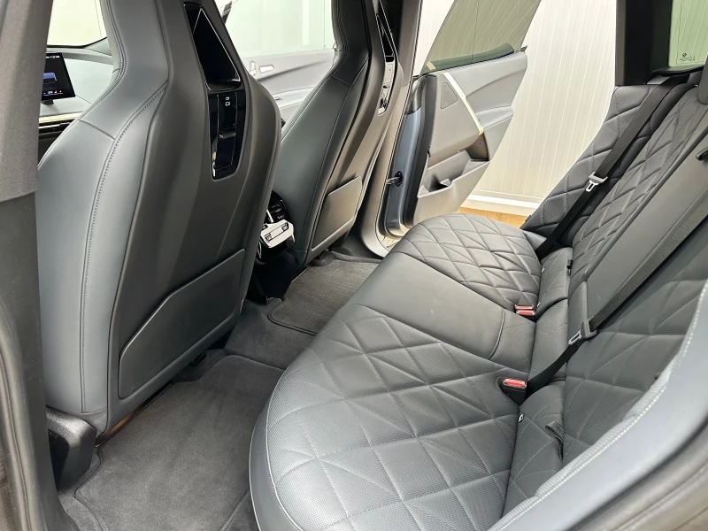 BMW iX ВЪЗДУХ/ОБДУХВАНЕ/МАСАЖ/КОЖА-НАПА, снимка 13 - Автомобили и джипове - 52186084