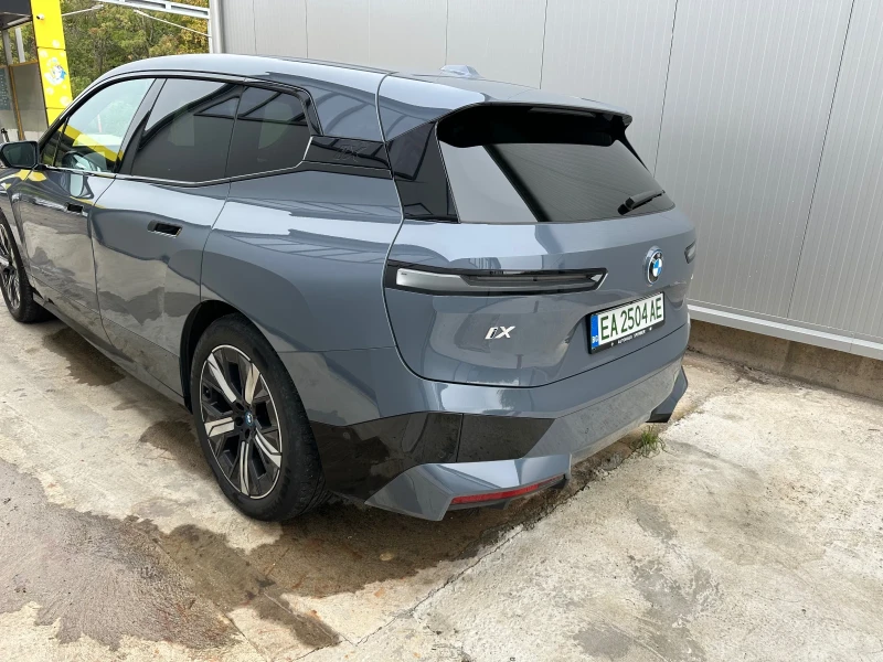 BMW iX ВЪЗДУХ/ОБДУХВАНЕ/МАСАЖ/КОЖА-НАПА, снимка 4 - Автомобили и джипове - 52186084