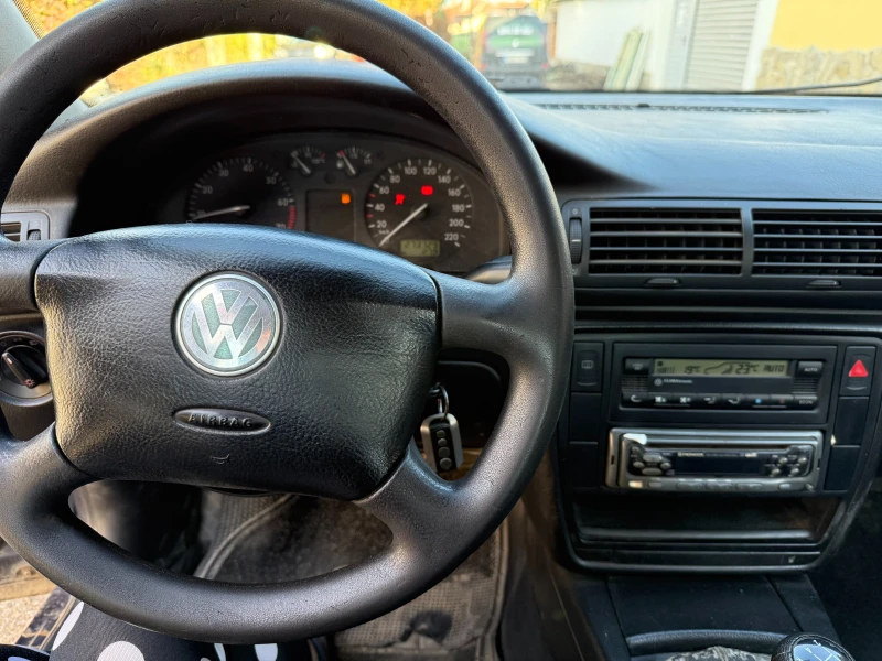 VW Passat, снимка 6 - Автомобили и джипове - 52405382