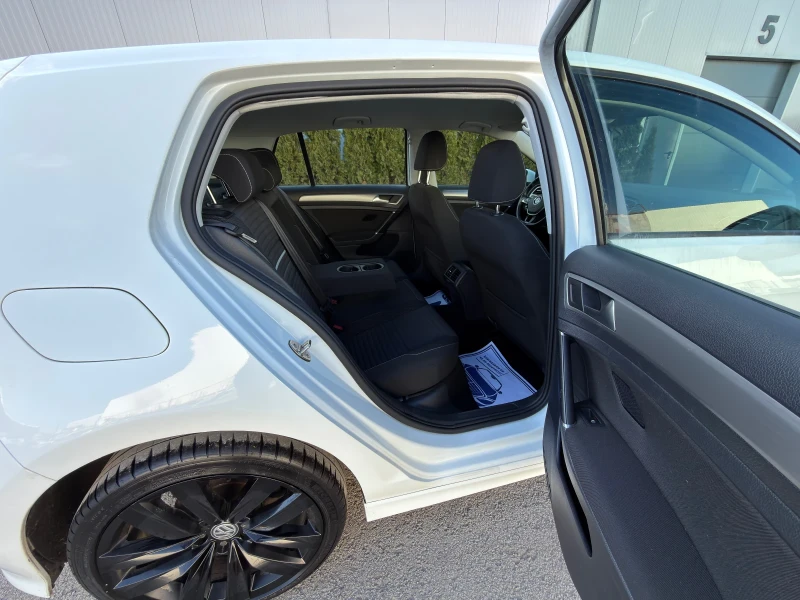 VW Golf 2.0tdi 150k.c* R-Line* Xenon* Подгрев* ЛИЗИНГ* , снимка 11 - Автомобили и джипове - 53443405