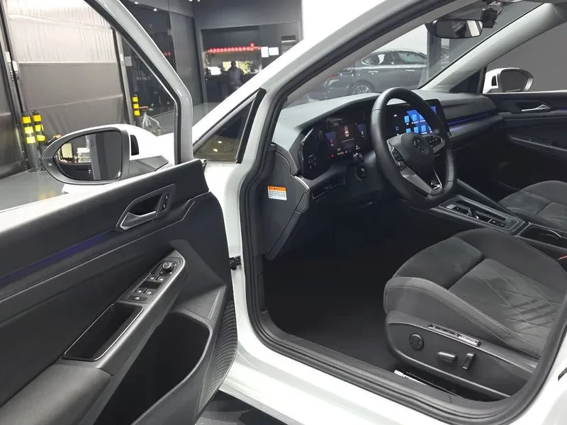 VW Golf 8Th Generation 2.0 Tdi Prestige, снимка 10 - Автомобили и джипове - 54969201