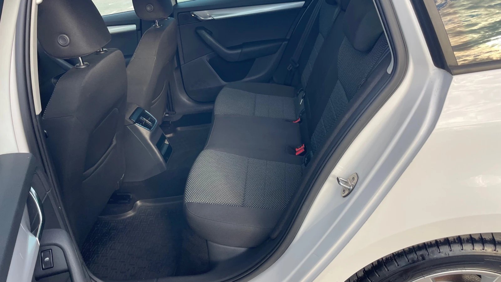 Skoda Octavia 2.0tdi- 4x4- 184kc. Швейцария | Mobile.bg — изображение 14