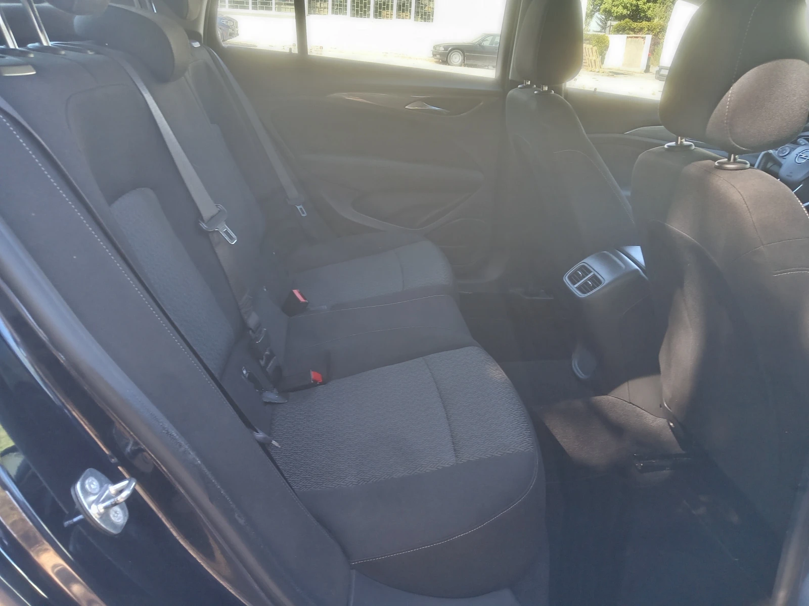 Opel Insignia 1.5T Auto - изображение 9