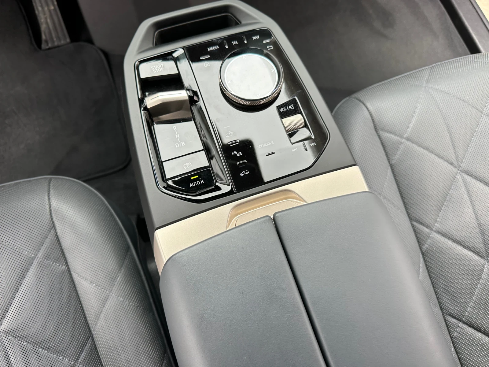 BMW iX ///- | Mobile.bg   11