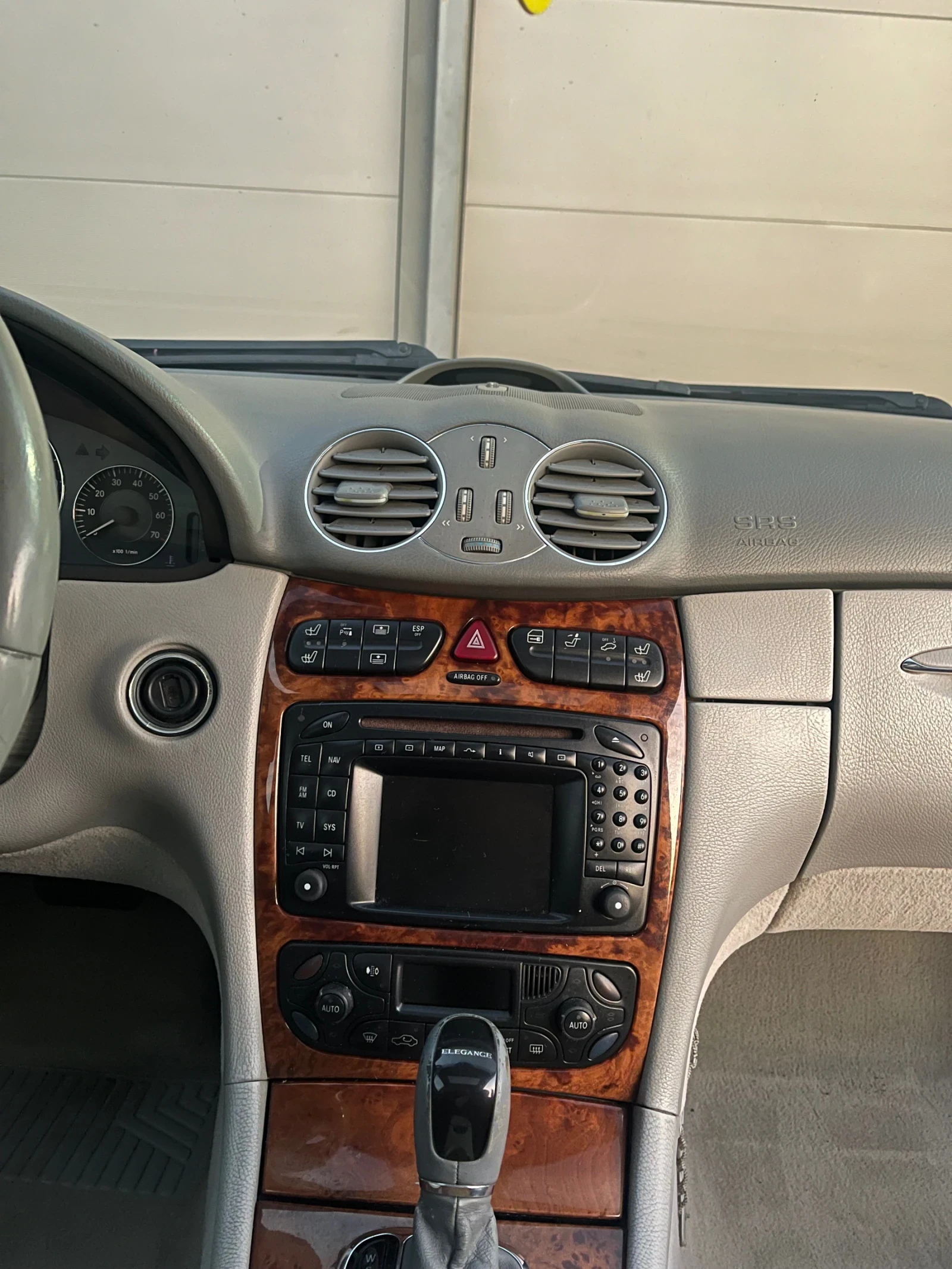 Mercedes-Benz CLK 320, снимка 11 - Автомобили и джипове - 54459605