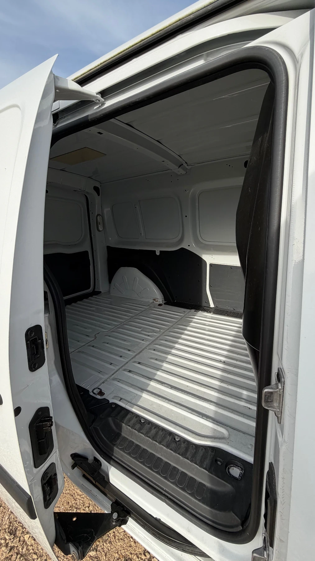 Renault Kangoo Z.E. Express Maxi 33kWh, снимка 10 - Автомобили и джипове - 54188662