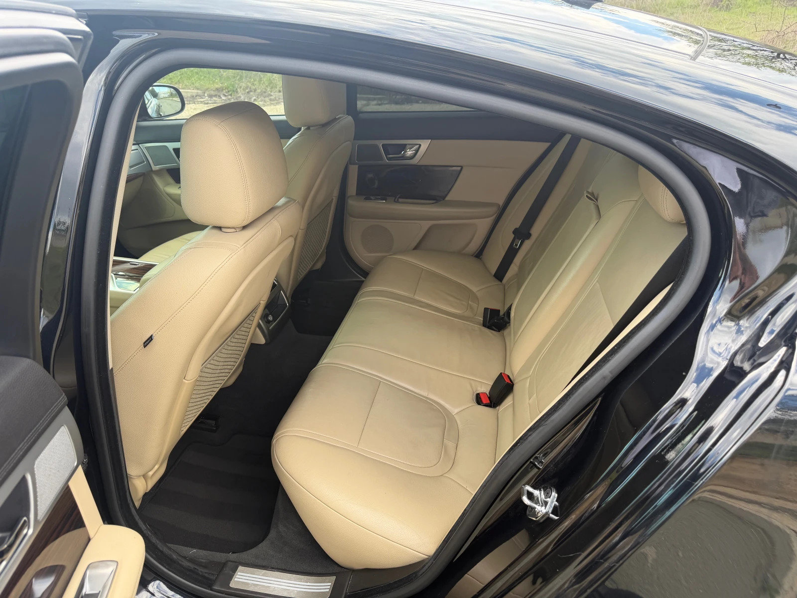 Jaguar XE 2.2 D 200 кс АВТОМАТИК, снимка 12 - Автомобили и джипове - 54195907