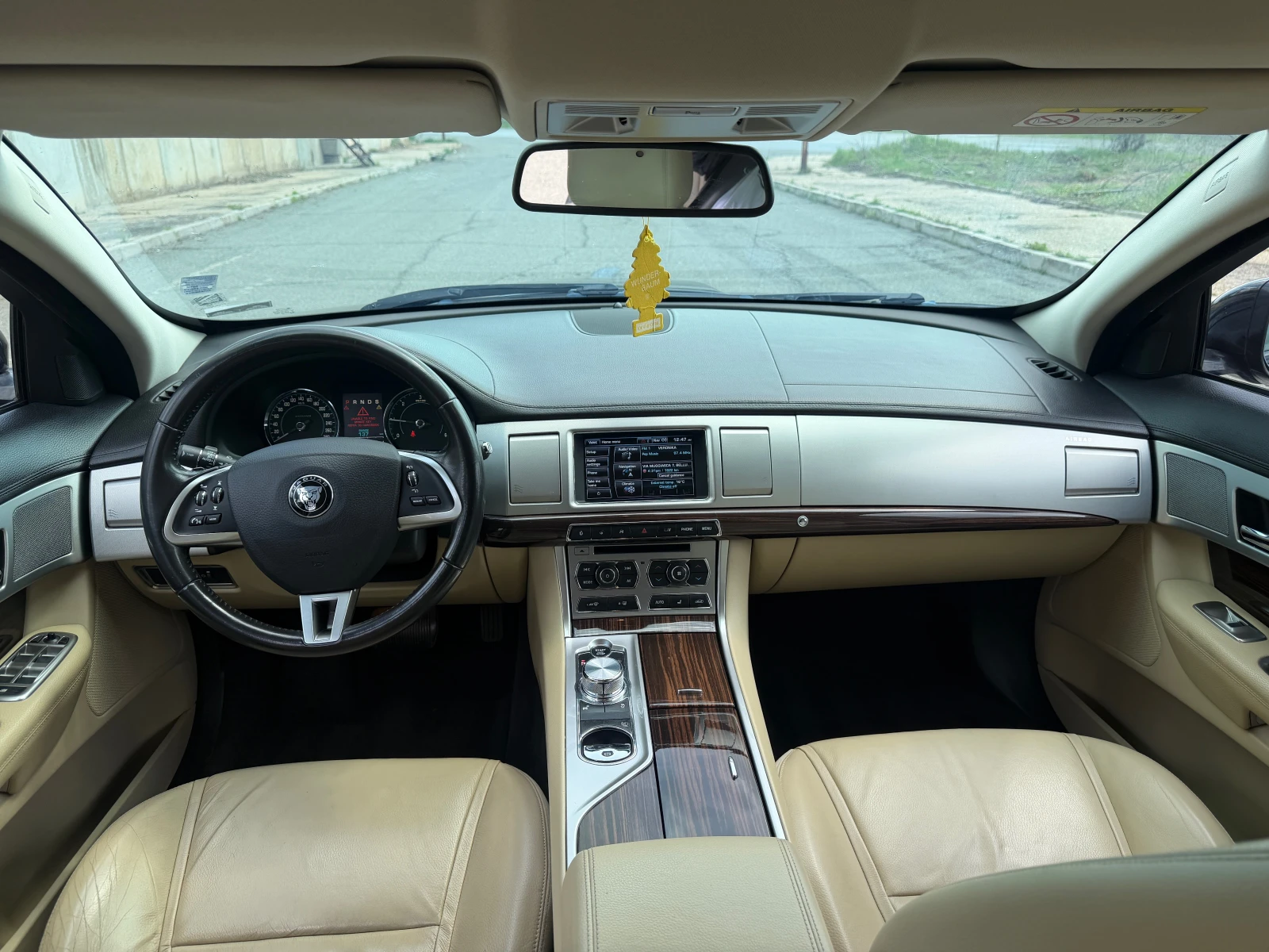 Jaguar XE 2.2 D 200 кс АВТОМАТИК, снимка 9 - Автомобили и джипове - 54195907