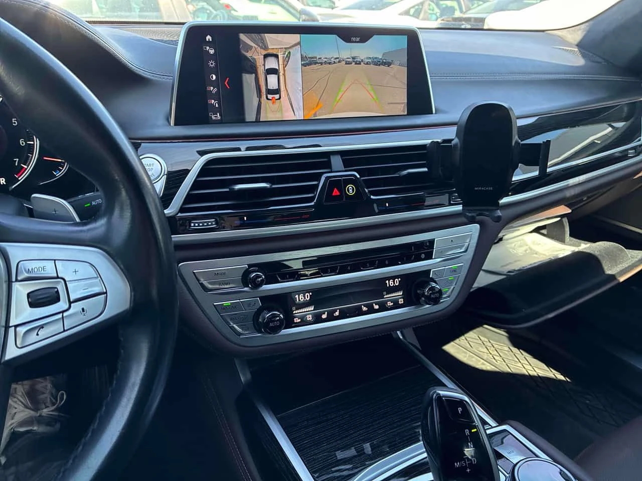 BMW 750 * xDrive * ДИСТРОНИК* 360 КАМЕРА* ПРЕДСТАВИТЕЛСТВО, снимка 10 - Автомобили и джипове - 54339595