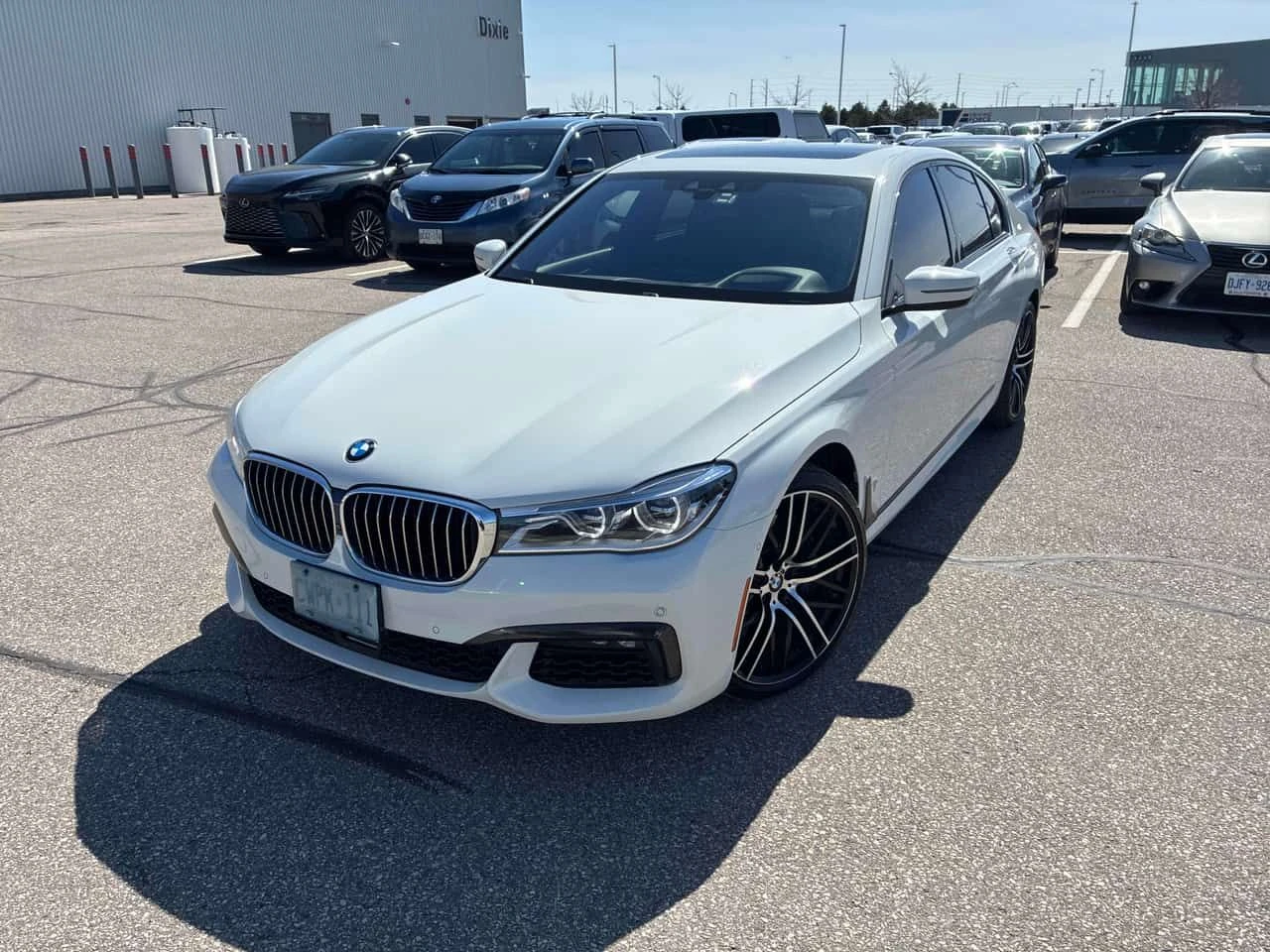 BMW 750 * xDrive * ДИСТРОНИК* 360 КАМЕРА* ПРЕДСТАВИТЕЛСТВО, снимка 2 - Автомобили и джипове - 54339595
