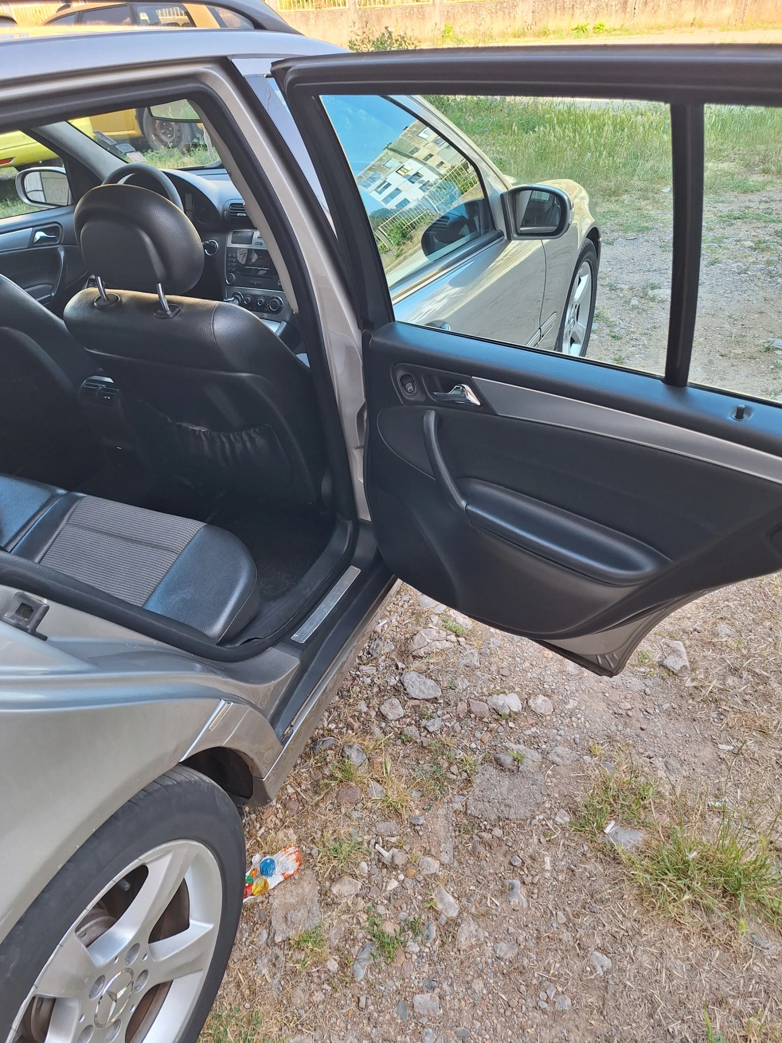 Mercedes-Benz C 220, снимка 12 - Автомобили и джипове - 54550655