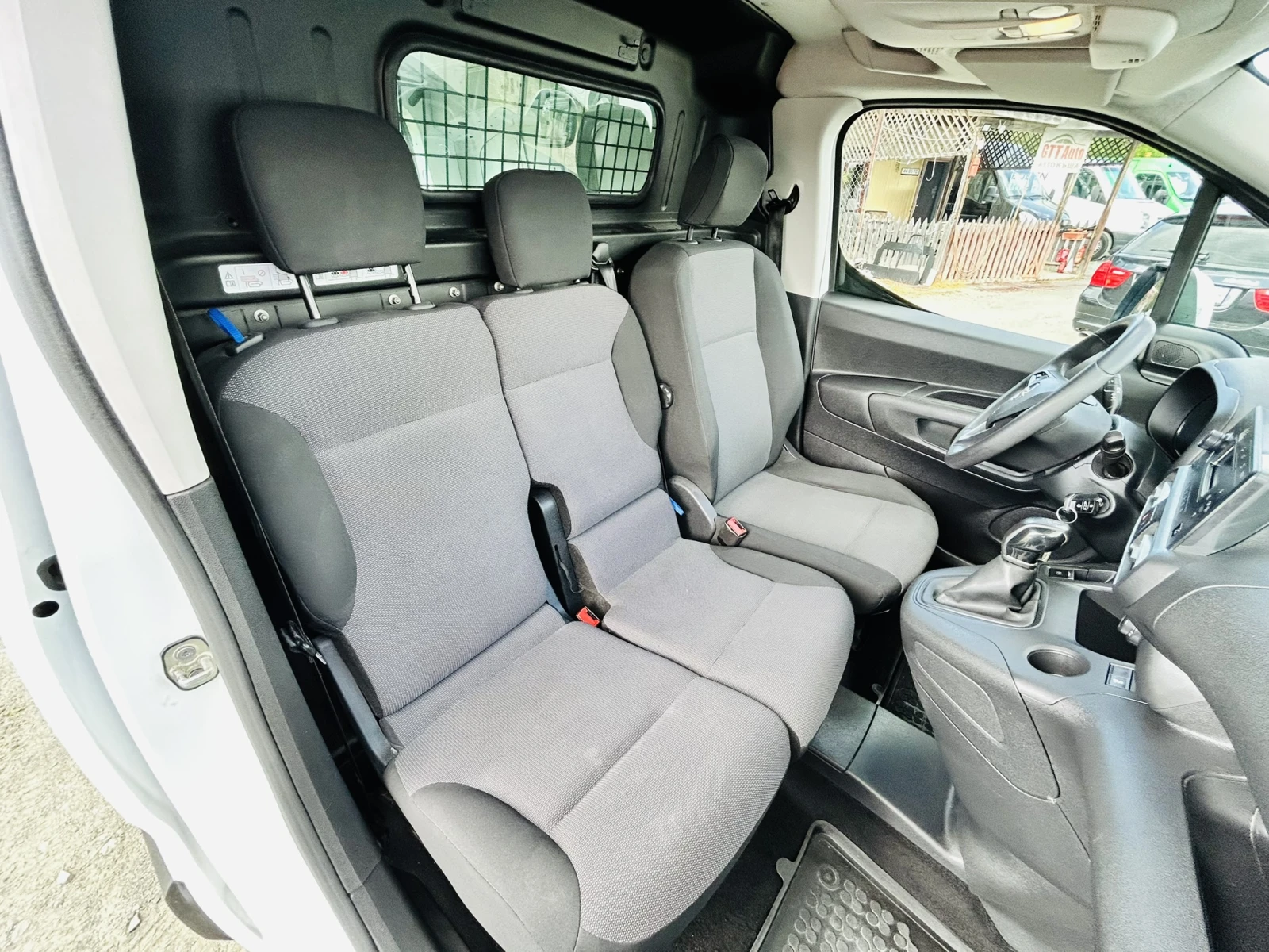 Opel Combo 1.5CDTi* Euro6* 3 местен, снимка 11 - Автомобили и джипове - 54566731