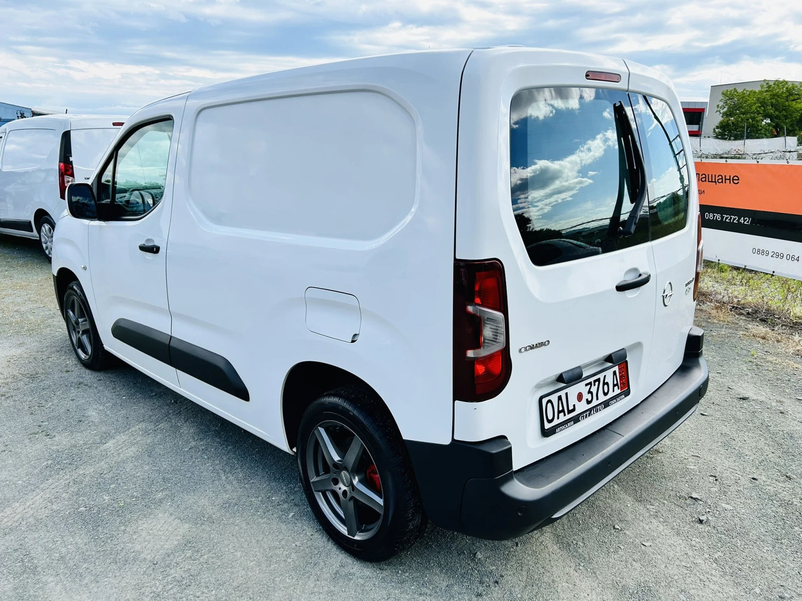 Opel Combo 1.5CDTi* Euro6* 3 местен, снимка 3 - Автомобили и джипове - 54566731