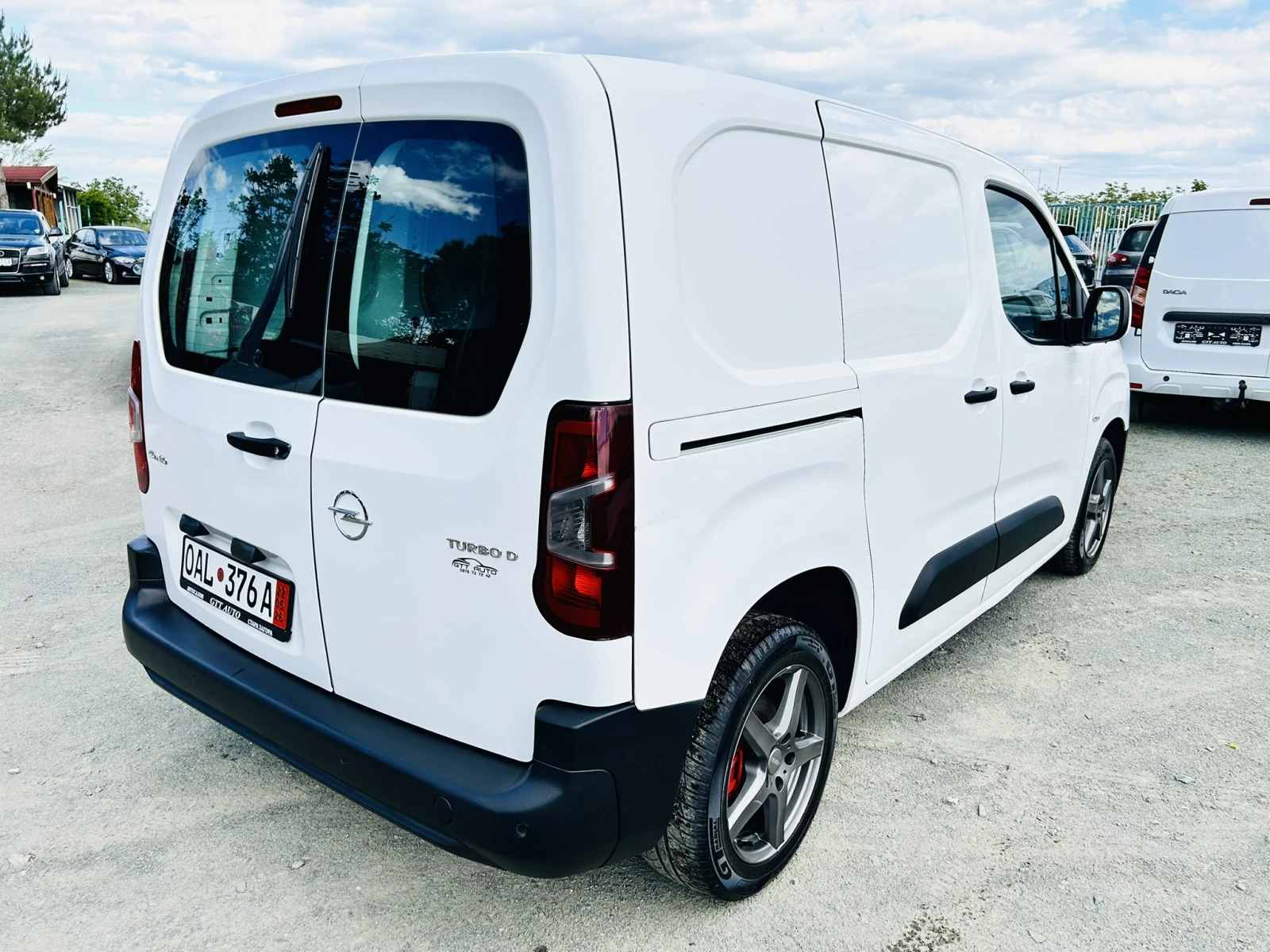 Opel Combo 1.5CDTi* Euro6* 3 местен, снимка 5 - Автомобили и джипове - 54566731