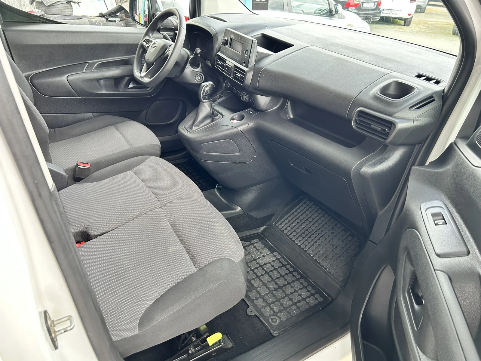 Opel Combo 1.5CDTi* Euro6* 3 местен, снимка 10 - Автомобили и джипове - 54566731