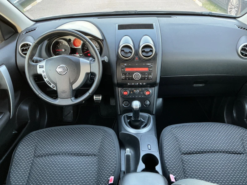 Nissan Qashqai 1.6I, снимка 12 - Автомобили и джипове - 47698116