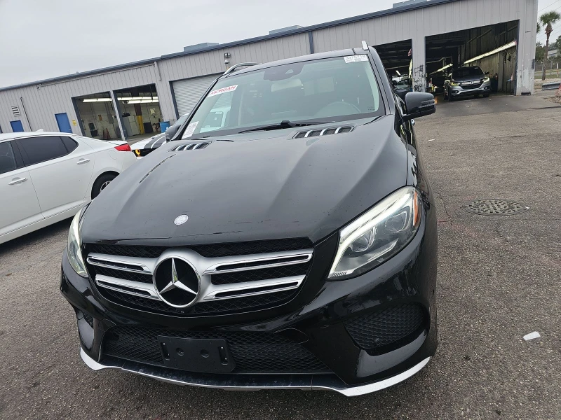 Mercedes-Benz GLE 400 4MATIC* AMG* HARMAN* AUTO PARKING* AMBIENT, снимка 2 - Автомобили и джипове - 48294527