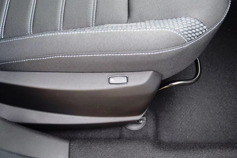 Dacia Duster НОВ!/JOURNEY/131HP/CARPLAY/KEYLESS/LED/DAB/717f, снимка 8 - Автомобили и джипове - 51653516