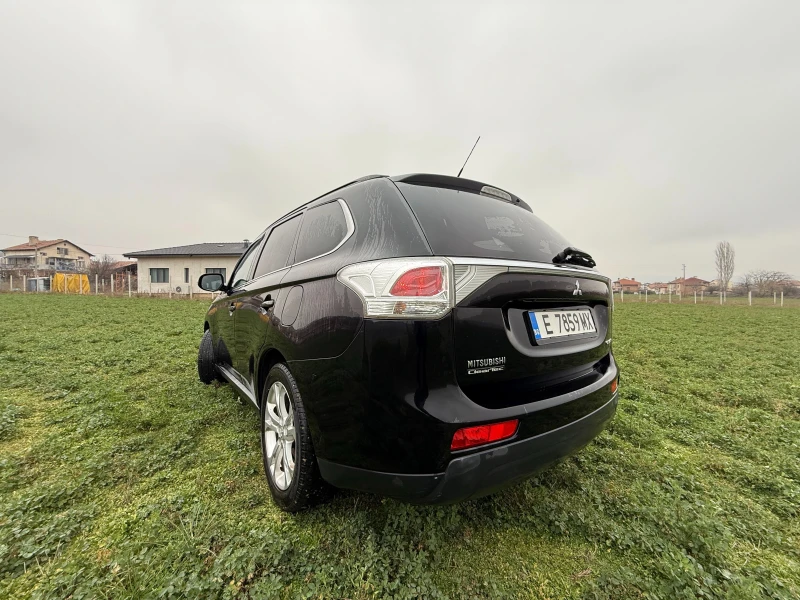 Mitsubishi Outlander 2.2 DiD, снимка 4 - Автомобили и джипове - 52803333